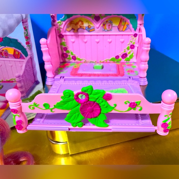 MY LITTLE PONY G2 VINTAGE 1997 CANOPY BED WITH LIGHT HEART PONY MAGIC PLAYSET - Picture 5 of 16